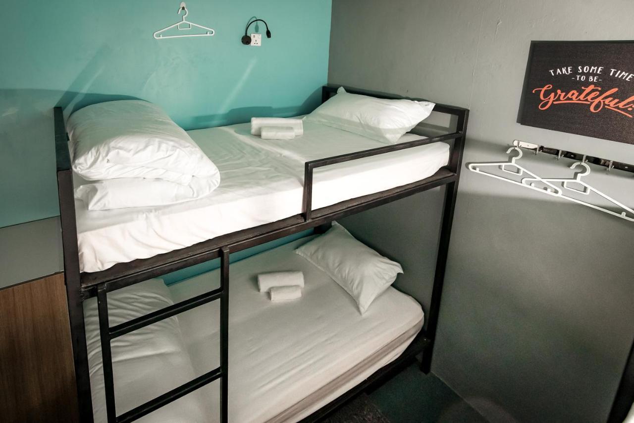 Vibrant Hostel Кота Кинабалу Екстериор снимка