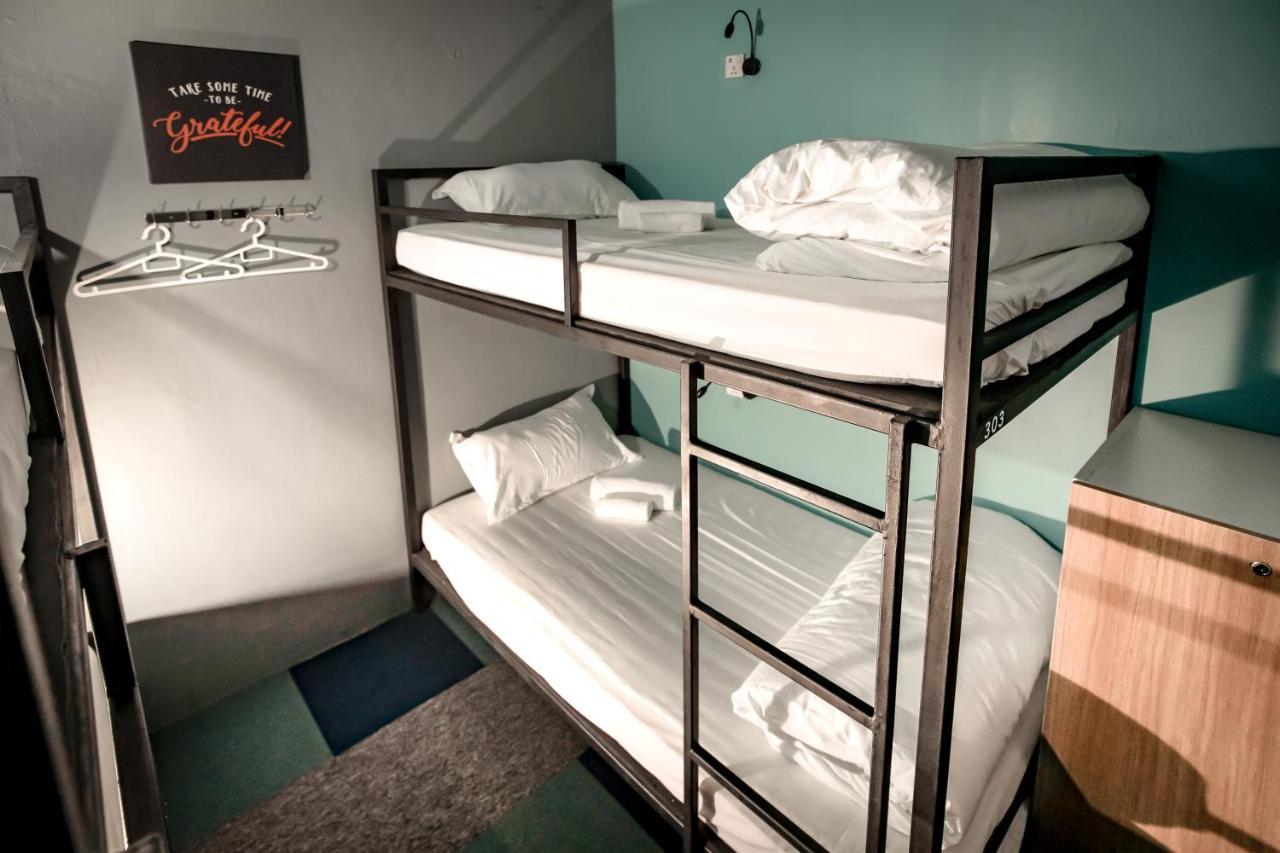 Vibrant Hostel Кота Кинабалу Екстериор снимка